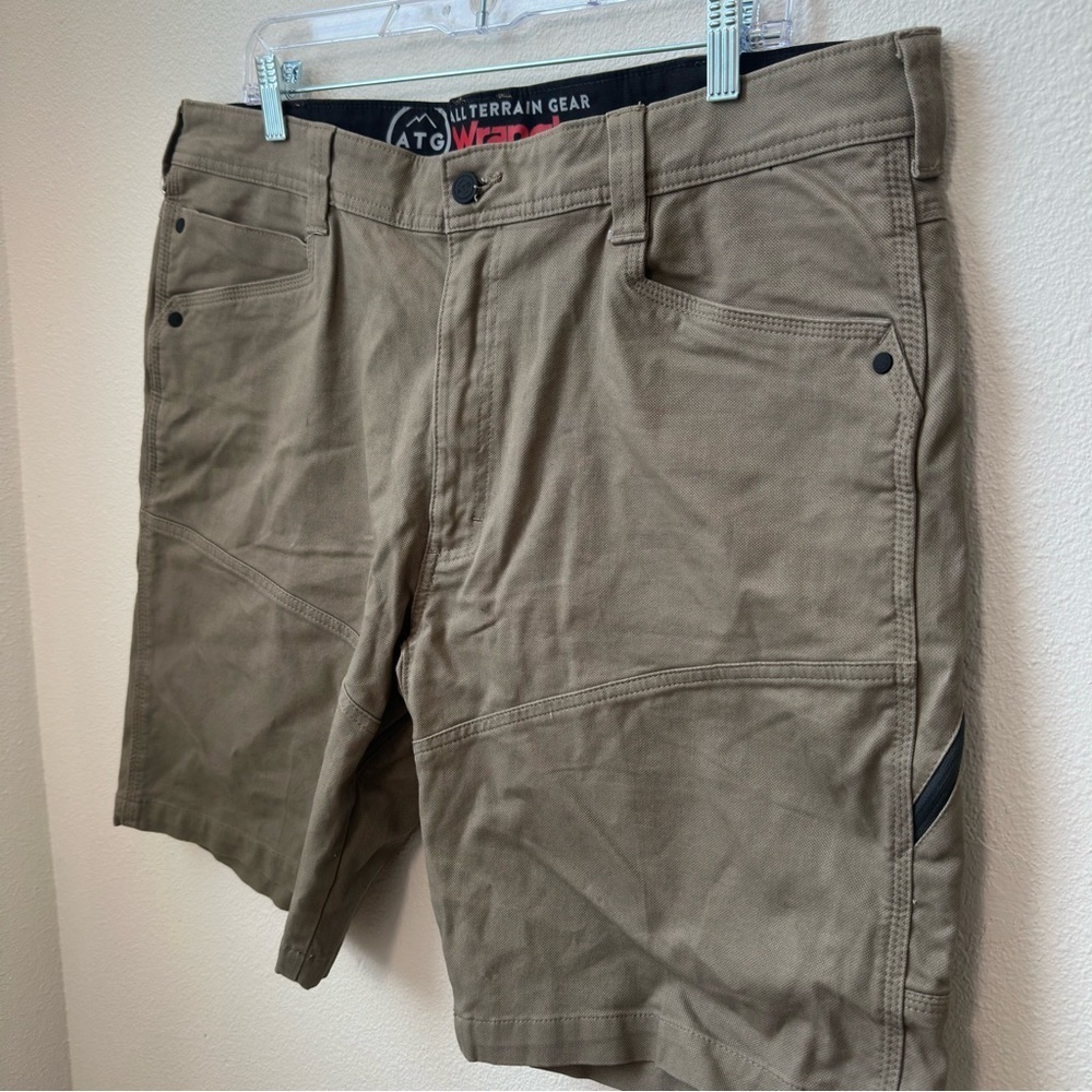 Wrangler Men's Waist 38 Cargo Tan Shorts - Picture 2 of 10
